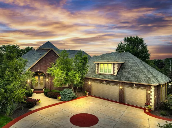 7426 South Stone Hedge DRIVE, Franklin, WI 53132