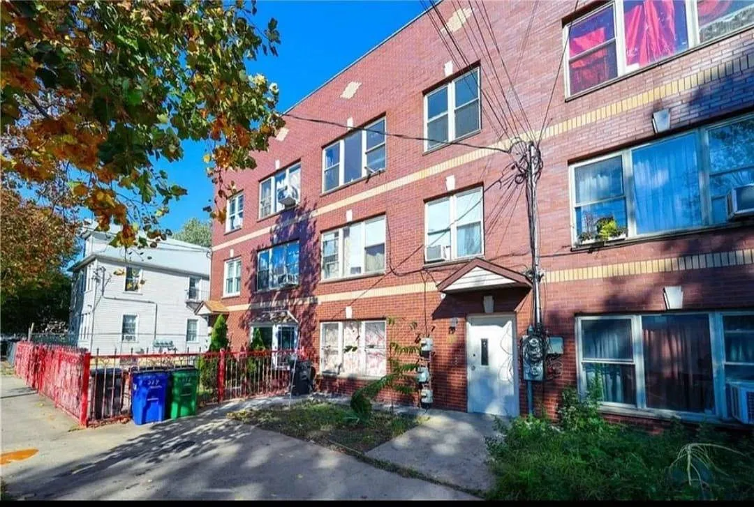 2 bed, 1.0 bath, $2,800 — Photo 2