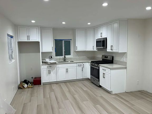 2nd image of 900 W 3rd St #906