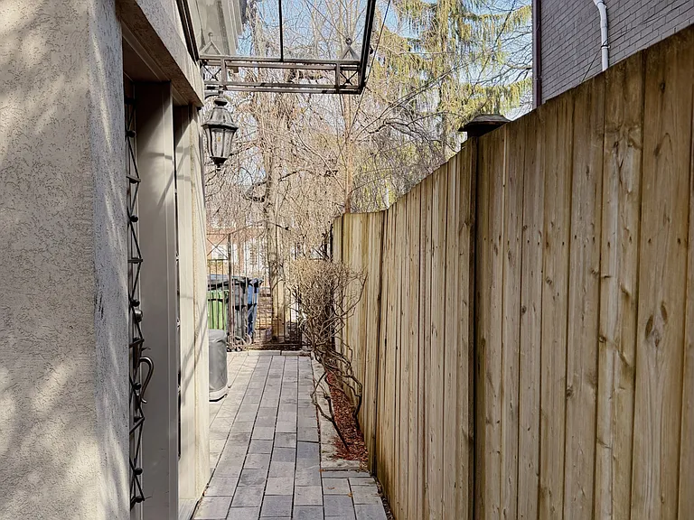 1186 Royal York Rd #2 — Photo 25