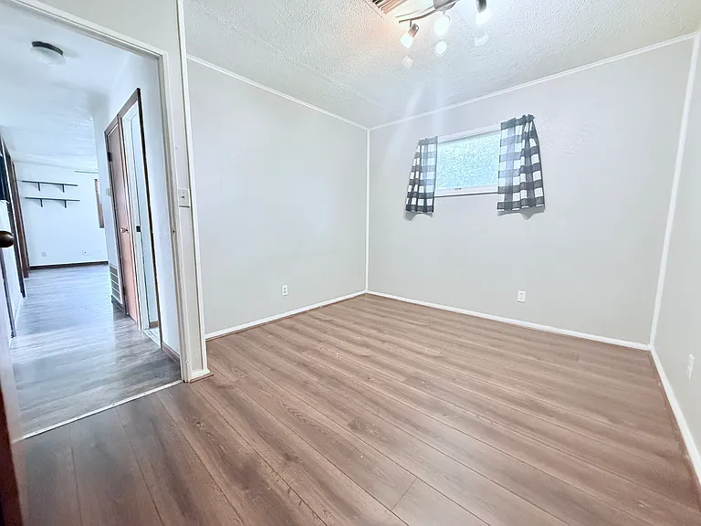 712 Maxwell St — Photo 9