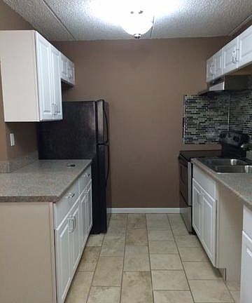 2nd image of 1050 N Farnsworth Ave #31