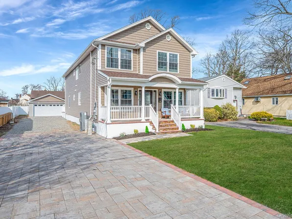 28 Vanderbilt Avenue, Babylon, NY 11702