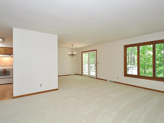 4th image of 1910 Hilltop Dr