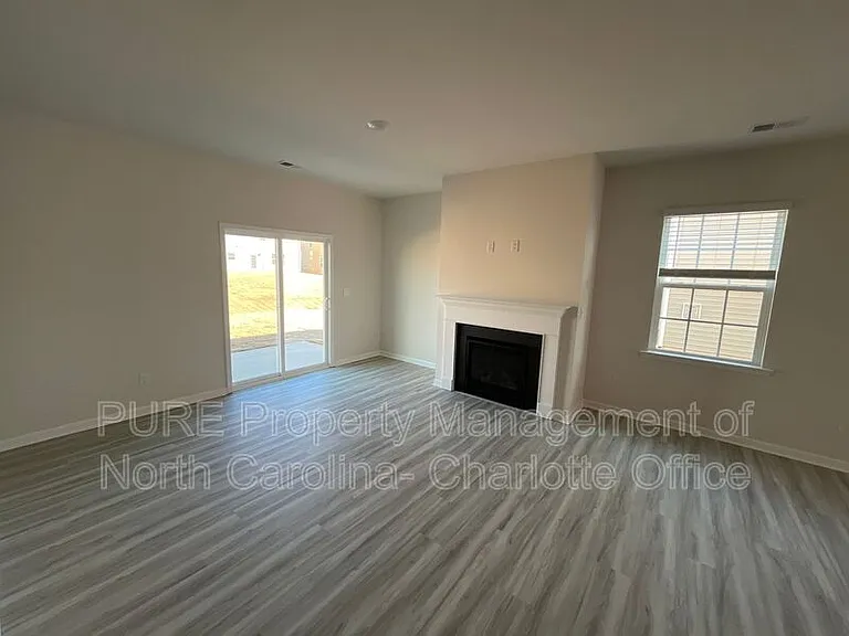 128 Sycamore Springs Dr — Photo 7