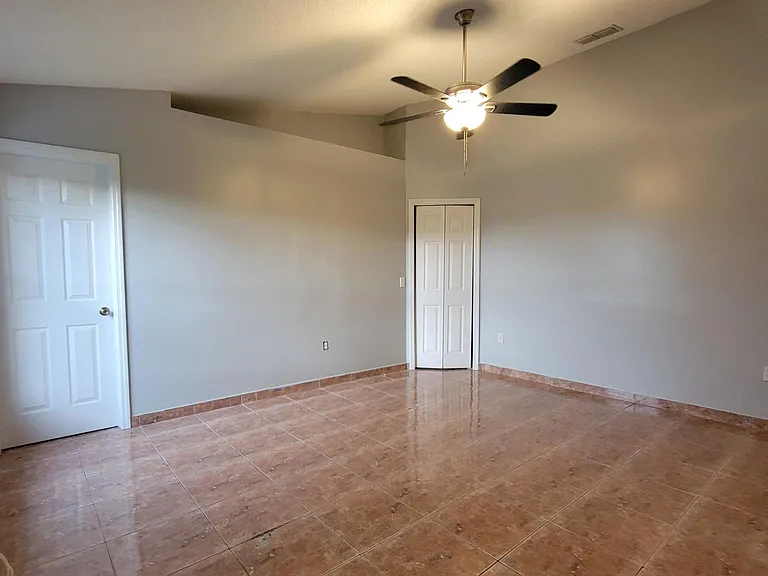 2404 Quail Cove Ct — Photo 9