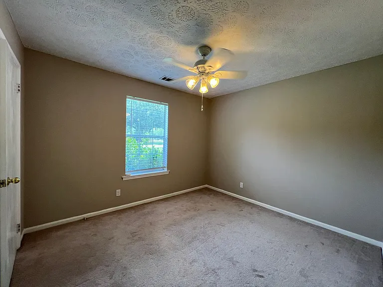 102 Hope Ln — Photo 23
