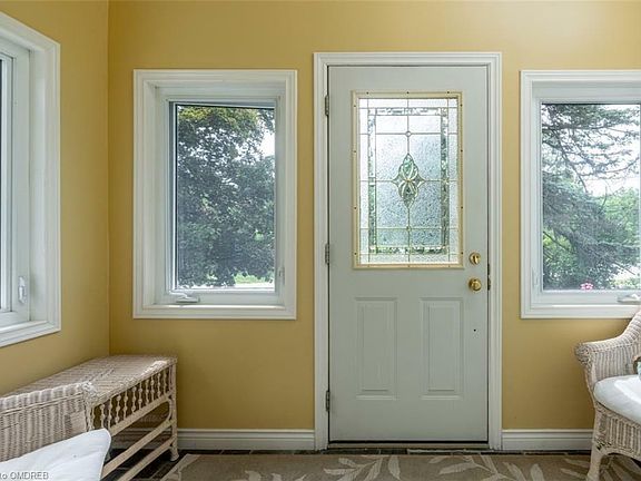 5th image of 139 Campbell Ave W