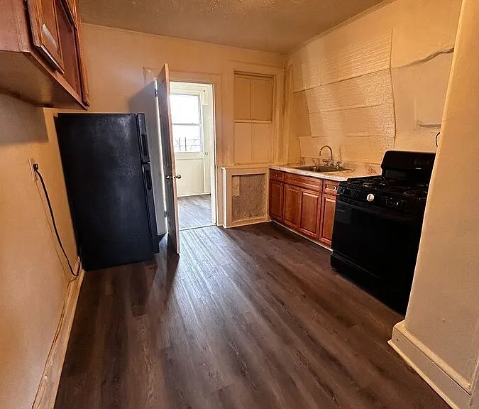 90 Linden St — Photo 5