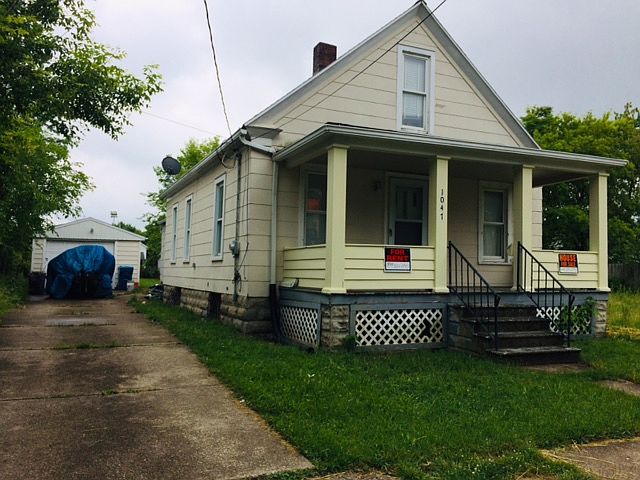 1st image of 1047 W 18th St
