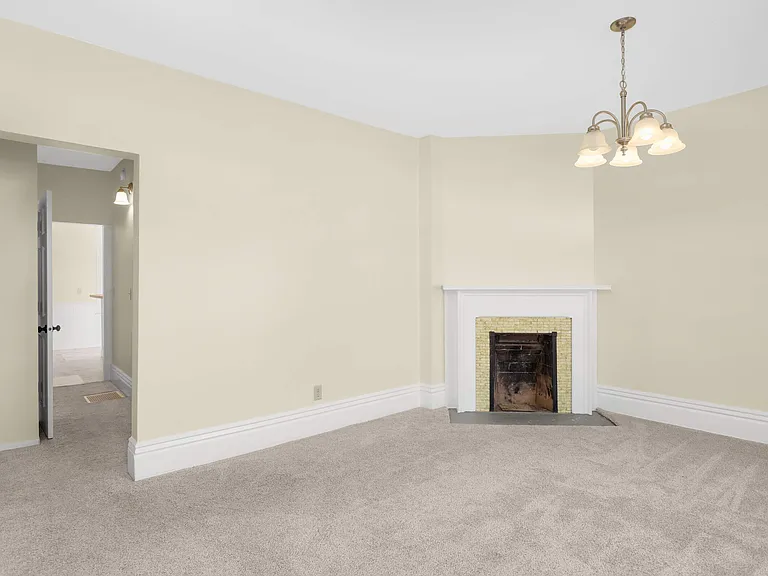 460 Beaumont St — Photo 4