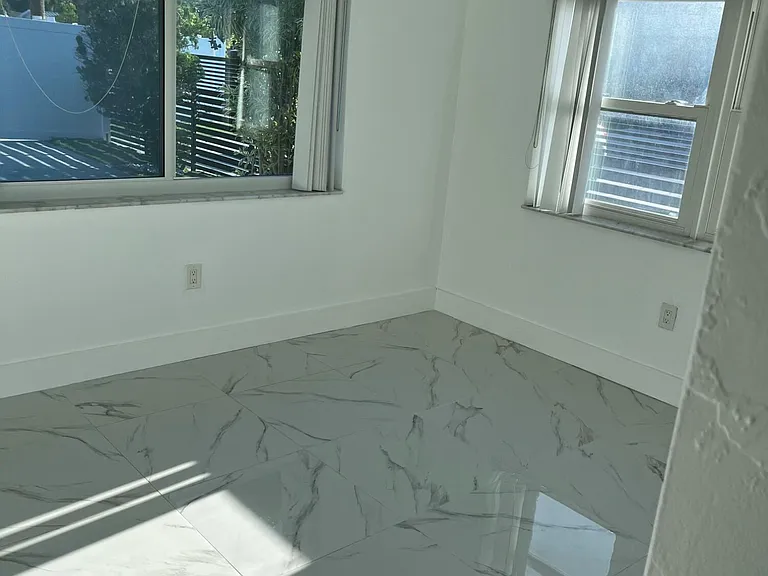 1108 NE 16th Ter #1-C — Photo 7