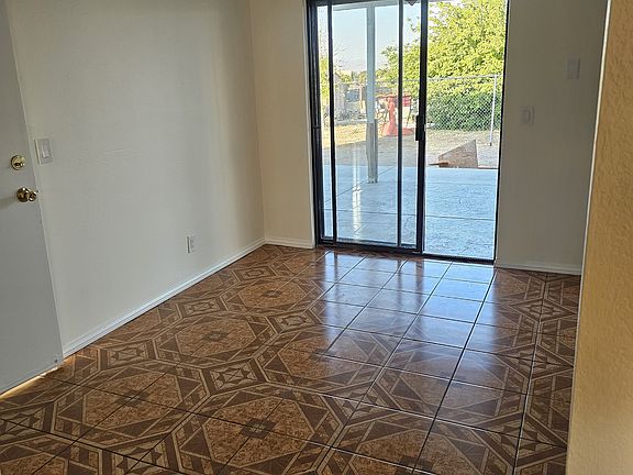 5th image of 9765 Cottonwood Ave