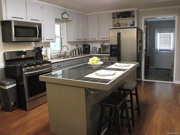 5th image of 140 Leigh Dr