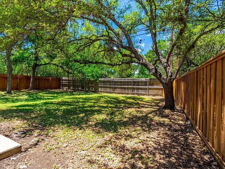 601 Algerita Dr #B — Photo 7