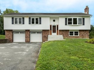 3 Bristol Dr, Pleasant Valley, NY 12569