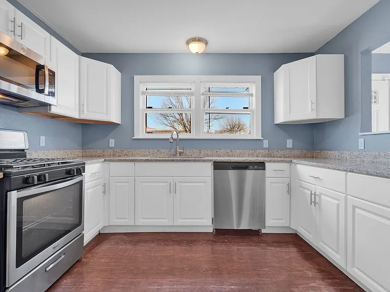 120 Bank St — Photo 1