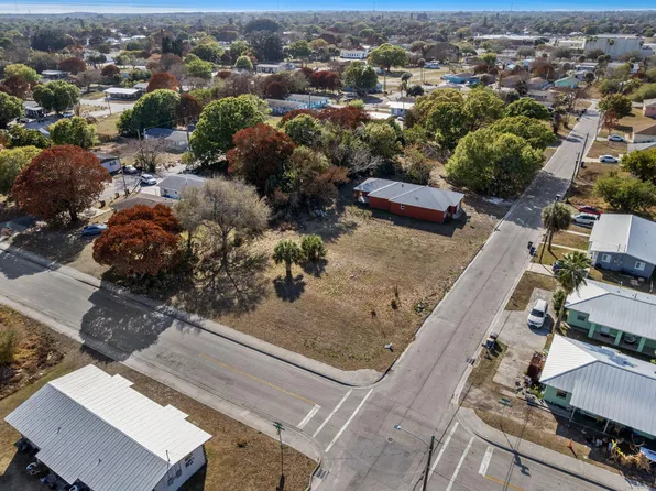 1403 Avenue J, Fort Pierce, FL 34950