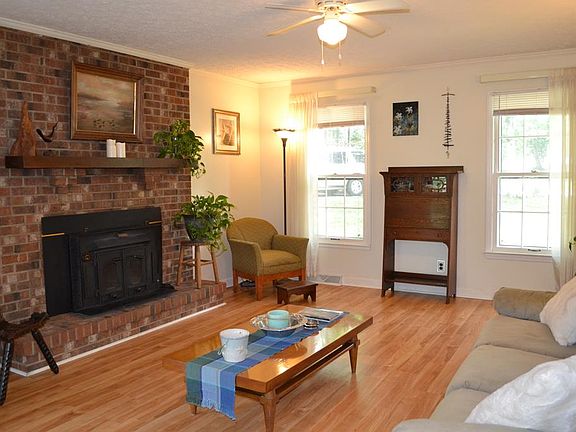 4th image of 265 Grenadier Cir