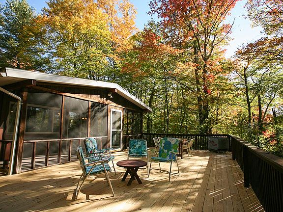 Huge Deck for BBQ!
