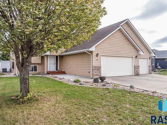 3rd image of 606 Rosewood Dr