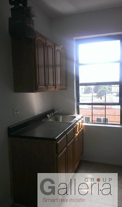 2nd image of 805 Fairmount Pl APT 5A
