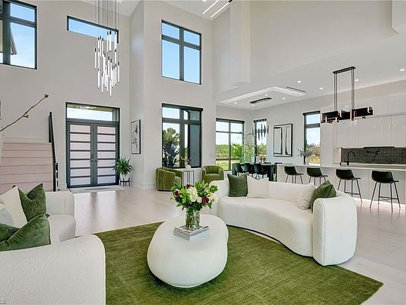 5th image of 450 Shady Hollow BLVD W