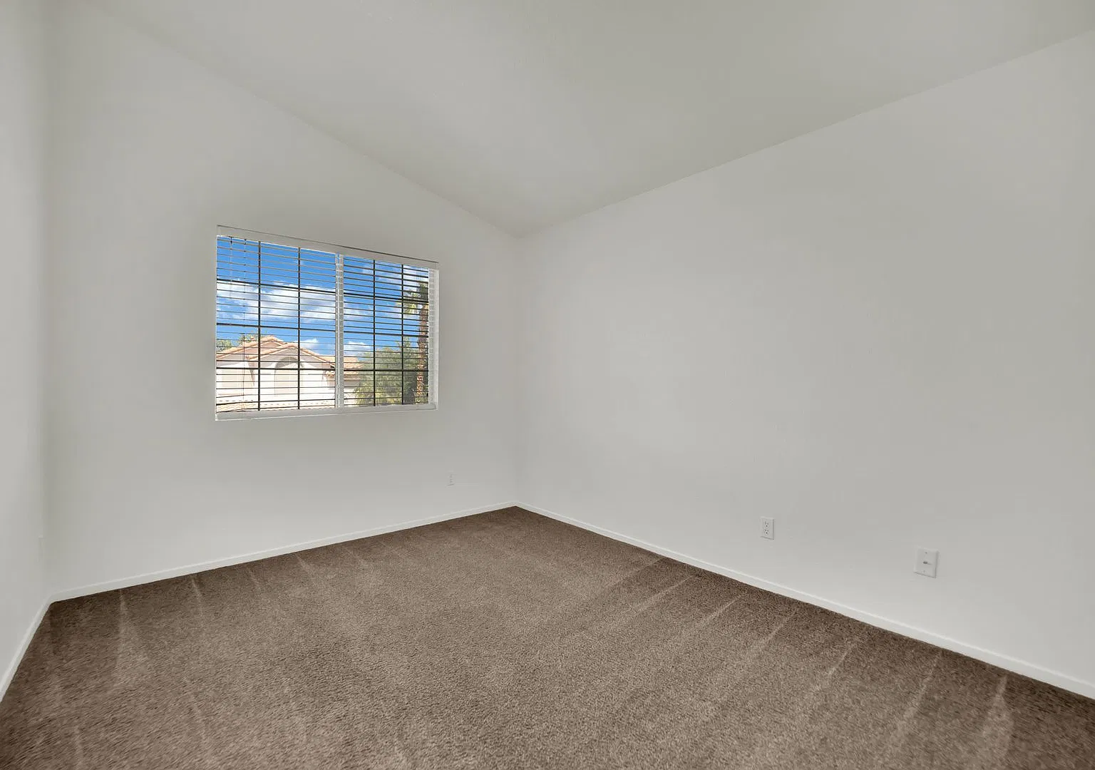 Green Valley 3 bd / 2.5 bth home — Photo 4