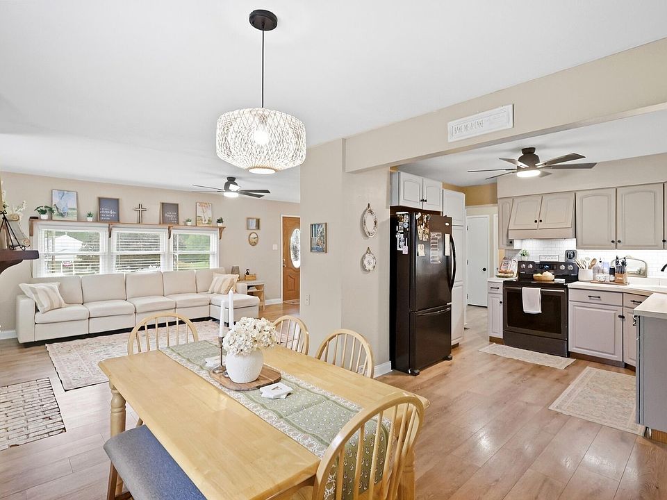 1st image of 585 Vale Rd