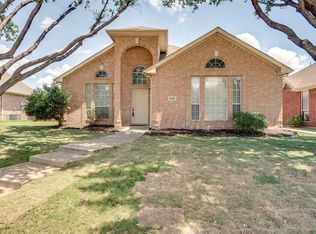 1808 Garrett Dr, Carrollton, TX 75010