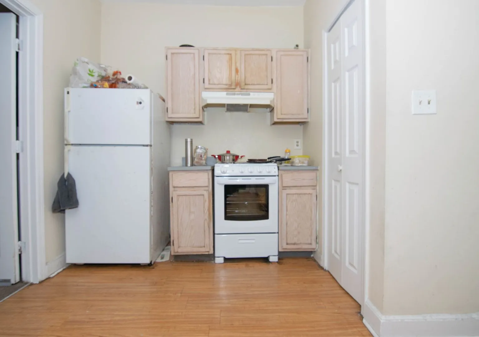 Mission Hill 3 Bed | Heat & Hot Water Included | No Broker Fee — Photo 2