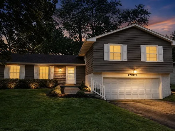 27W170 Fleming Dr, Winfield, IL 60190