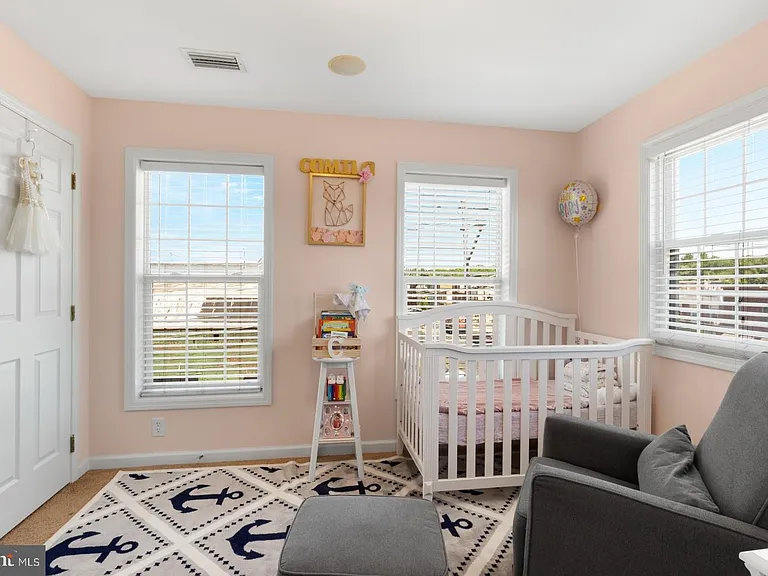 2683 Edgemont St — Photo 24