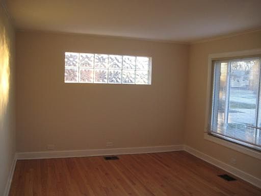 3rd image of 620 Bunting Ln
