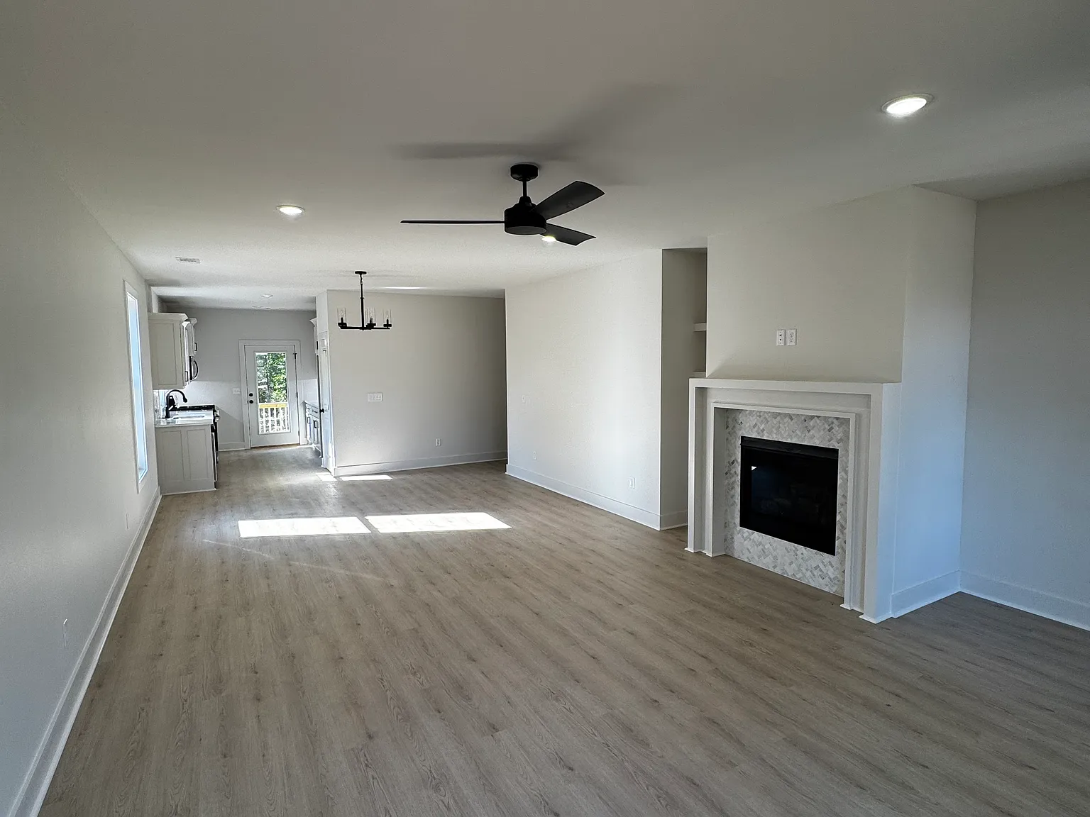 3 bed, 1650 sqft, $2,500 — Photo 2