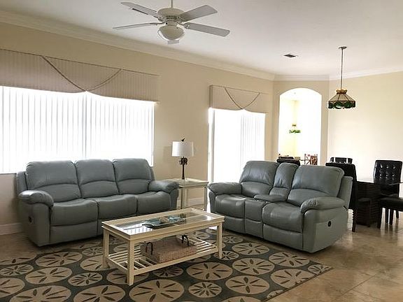 3rd image of 319 SW Lake Forest Way