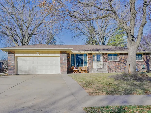 717 Smoky Hill Rd, Lincoln, NE 68520