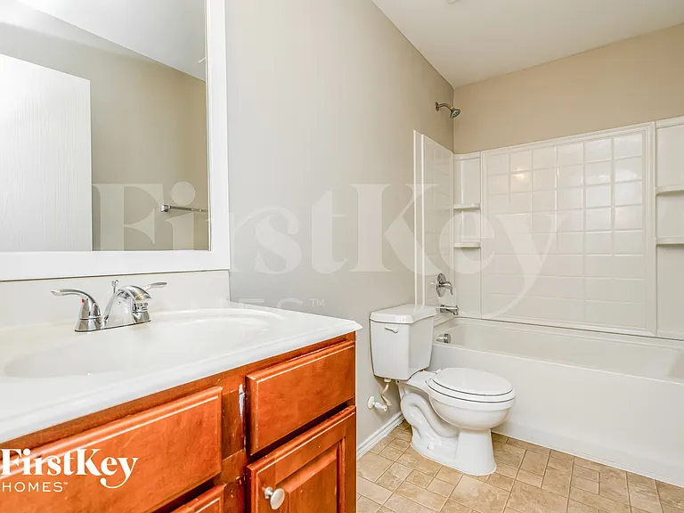 3908 Windy Point Dr — Photo 13
