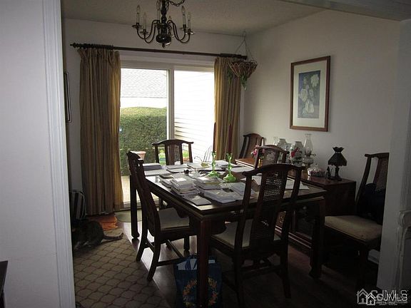 5th image of 198 Mayflower Way #A