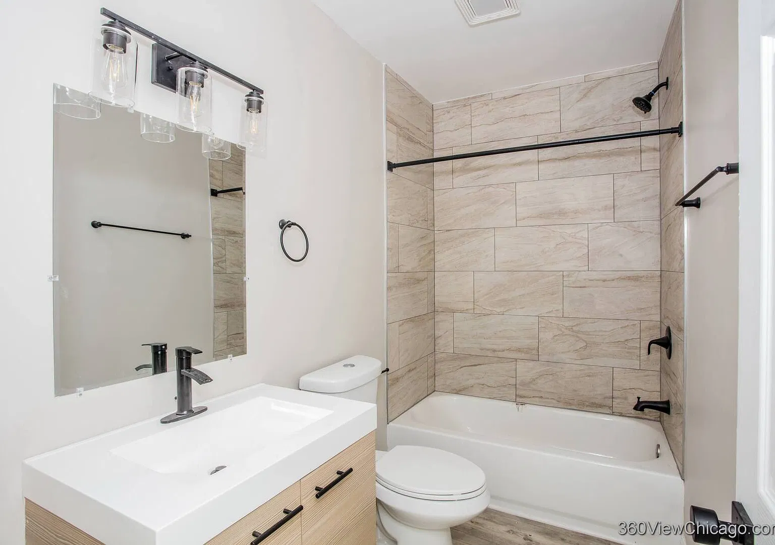 11325 S Langley Ave — Photo 4