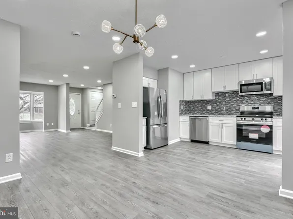 8 Powderock Pl, Baltimore, MD 21236