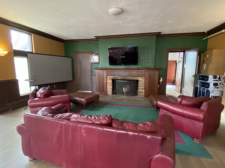 1819 NE 47th St — Photo 7