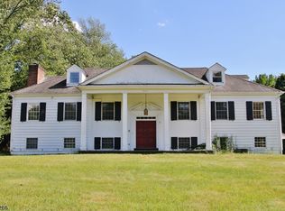 347 Briarly Dr, Franklin Lakes, NJ 07417