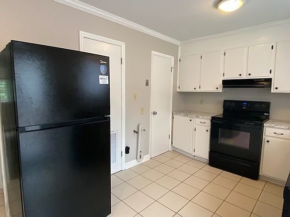 4th image of 1110 Arbor Dr #1