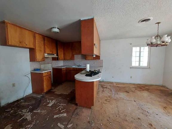 3rd image of 350 Pedersen Road