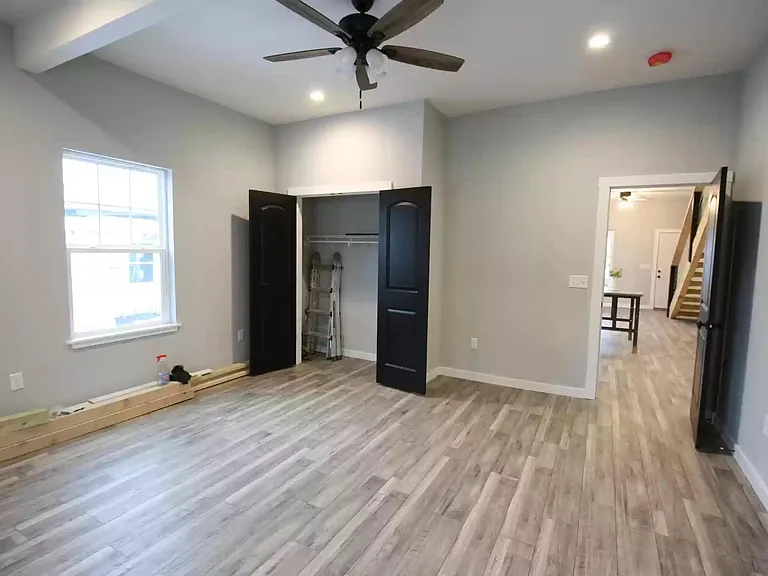 928 W Elm St — Photo 17