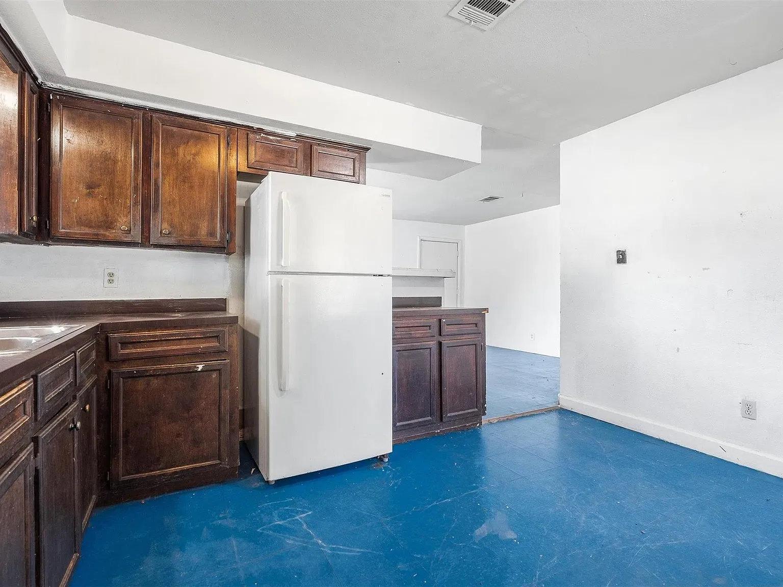 3 bed, 1.5 bath, 1055 sqft, $1,600 — Photo 4