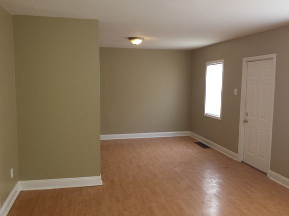 4th image of 9939 Clyde Ave