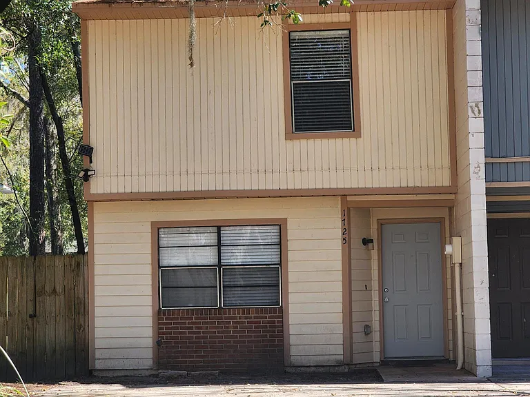 1725 SW 69th Way — Photo 15