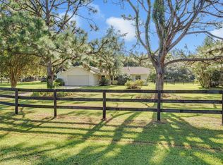 2 Meadow Wood Dr, Ocala, FL 34482